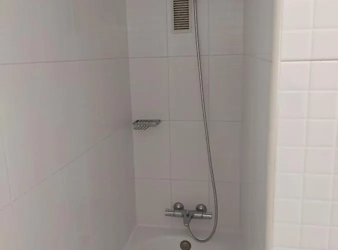 Appartement Luxury Accommodation, Next To & Train Station