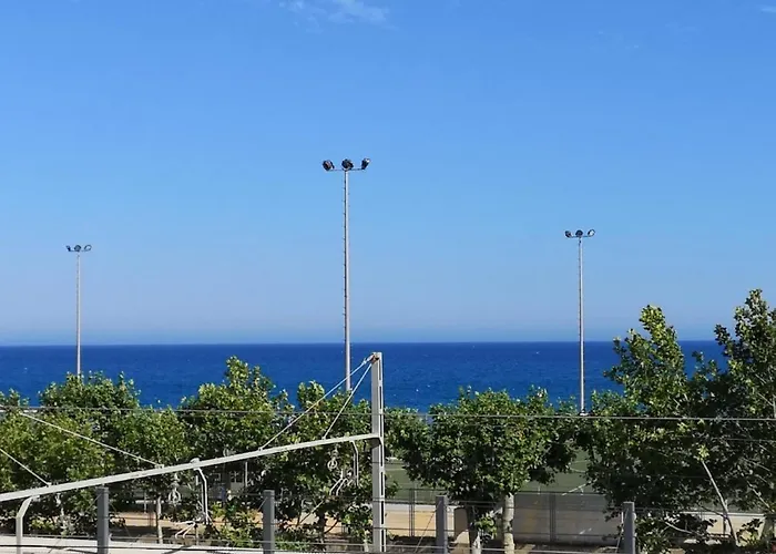 Luxury Accommodation, Next To & Train Station Calella