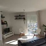 Appartement Luxury Accommodation, Next To & Train Station *