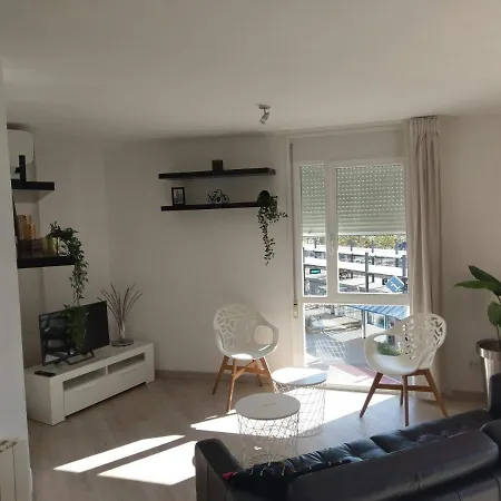Appartement Luxury Accommodation, Next To & Train Station *