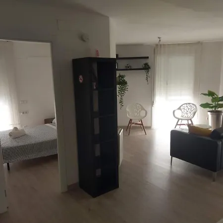 Appartement Luxury Accommodation, Next To & Train Station *