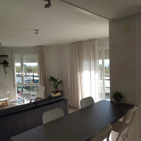 Luxury Accommodation, Next To & Train Station * Calella