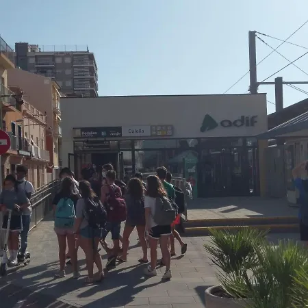 Luxury Accommodation, Next To & Train Station Lägenhet