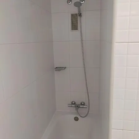 Lägenhet Luxury Accommodation, Next To & Train Station