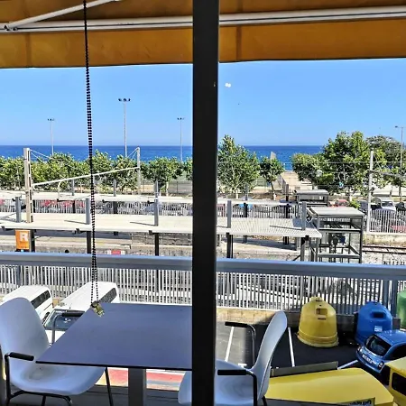 Appartement Luxury Accommodation, Next To & Train Station