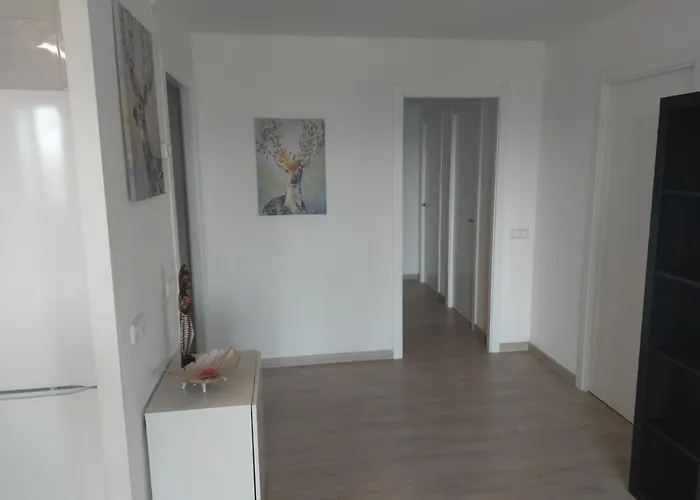 Luxury Accommodation, Next To & Train Station كاليليا