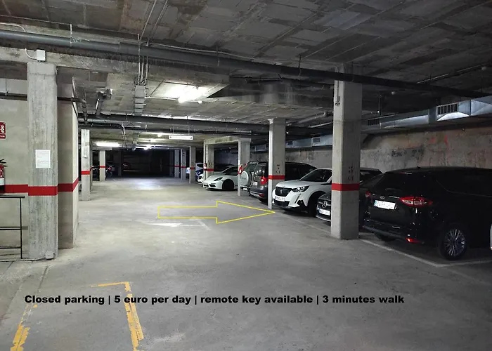 Luxury Accommodation, Next To & Train Station *