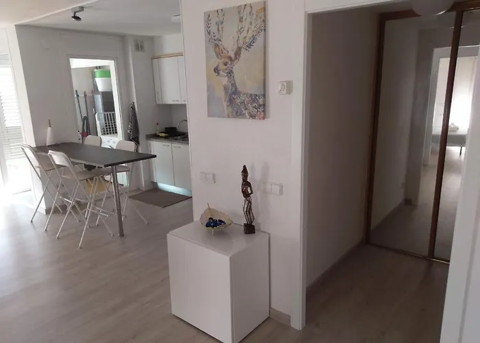 Luxury Accommodation, Next To & Train Station * 卡里拉