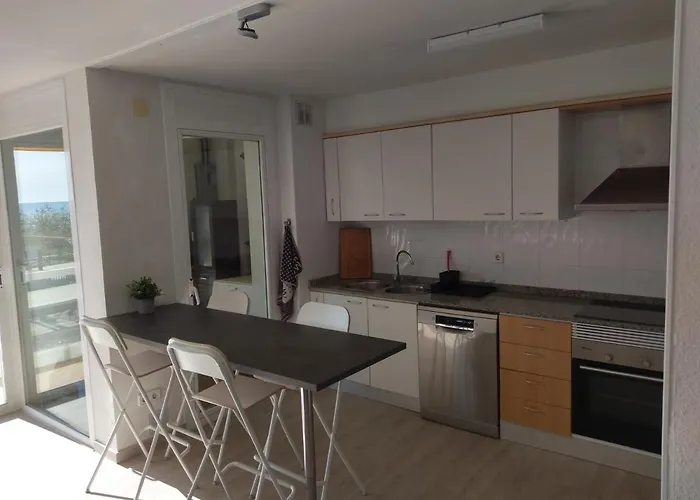 Luxury Accommodation, Next To & Train Station